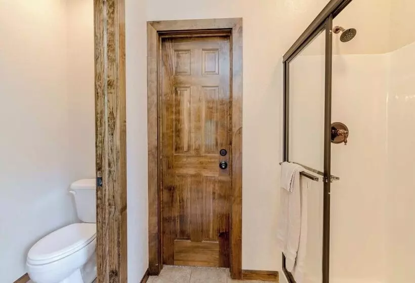 Hickory Hideaway   Communal Pool Access