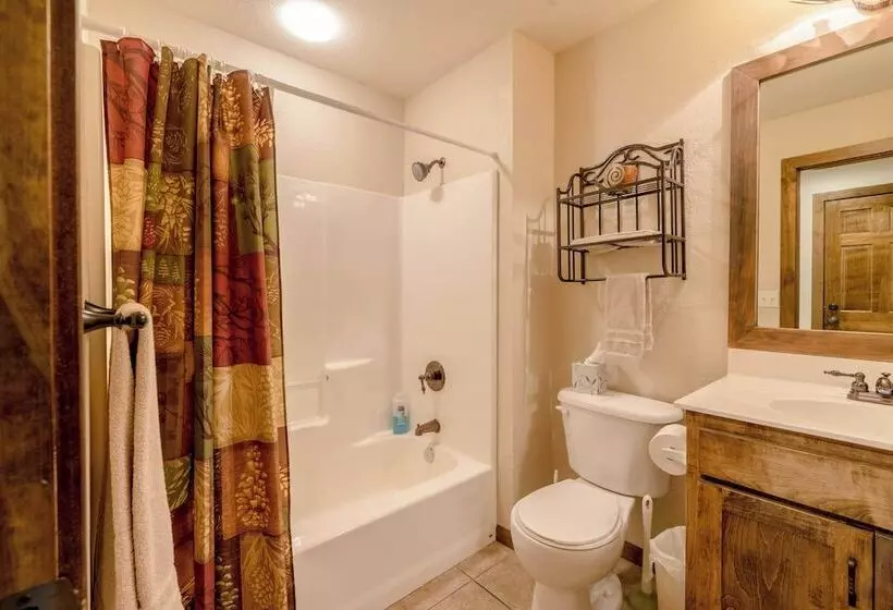 Hickory Hideaway   Communal Pool Access