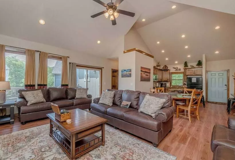 Hickory Hideaway   Communal Pool Access