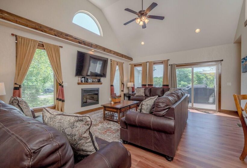 Hickory Hideaway Communal Pool Access