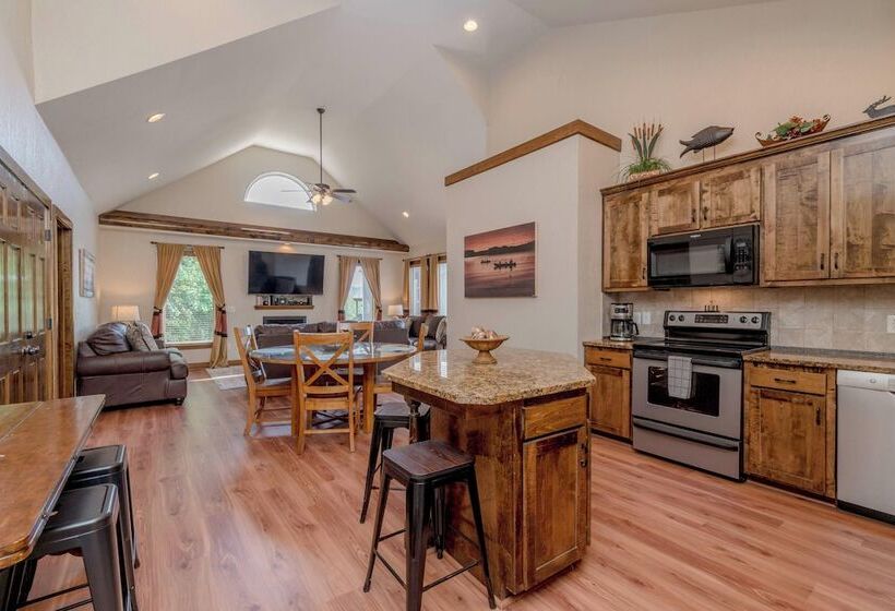 Hickory Hideaway Communal Pool Access