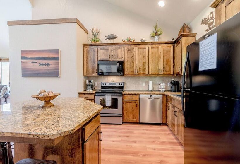 Hickory Hideaway Communal Pool Access