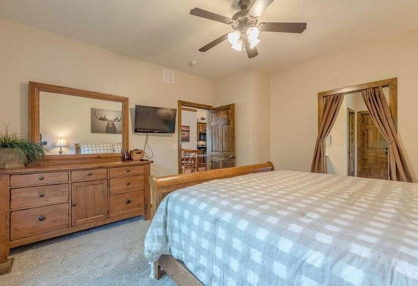 Hickory Hideaway Communal Pool Access