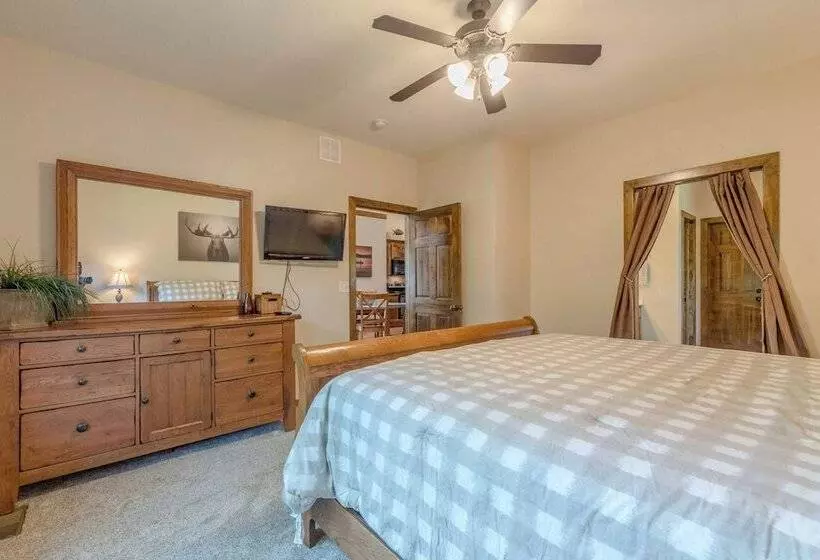 Hickory Hideaway   Communal Pool Access