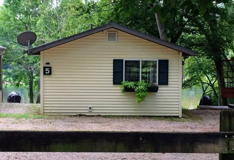 Hotelli 669 Rainbow Landing Dr