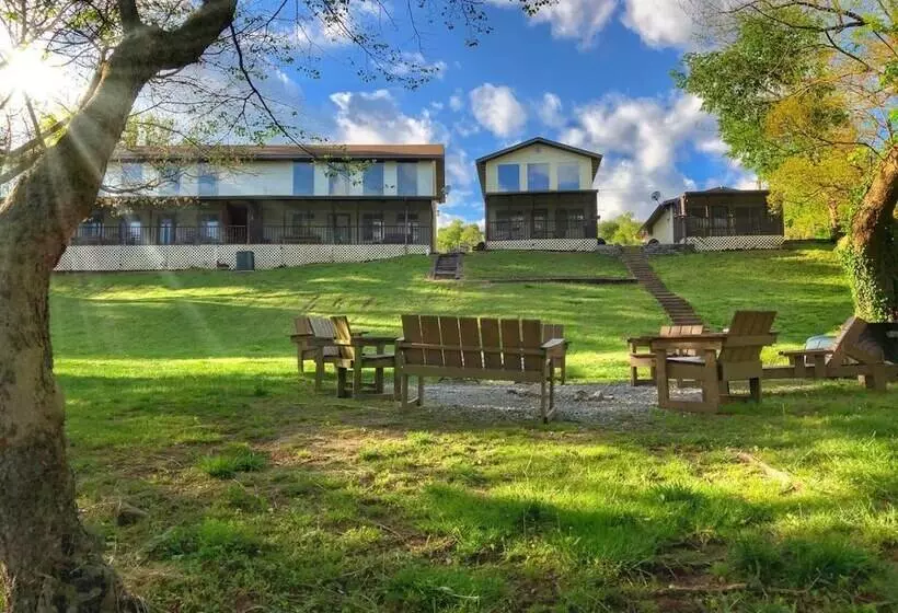 Hotelli 669 Rainbow Landing Dr