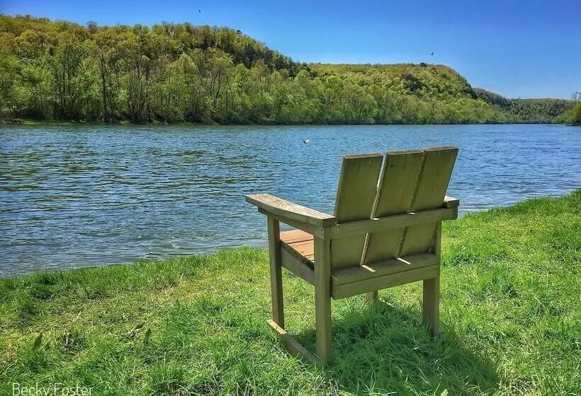 Hotelli 669 Rainbow Landing Dr