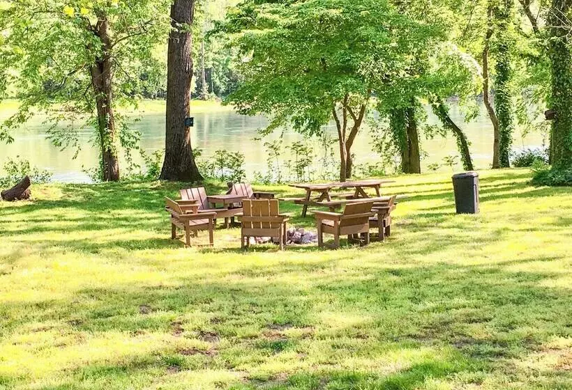 Hotelli 669 Rainbow Landing Dr