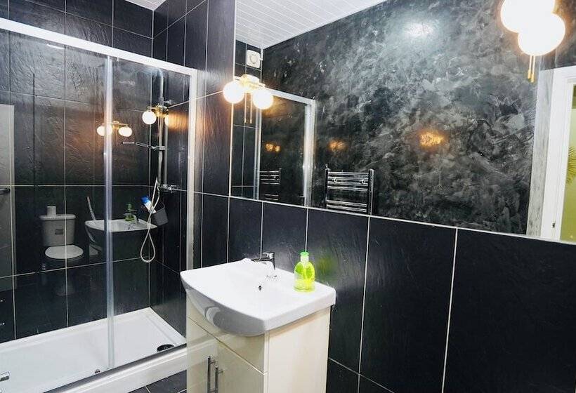 ホテル F3 Cranbrook Stunning Apt Free Parking