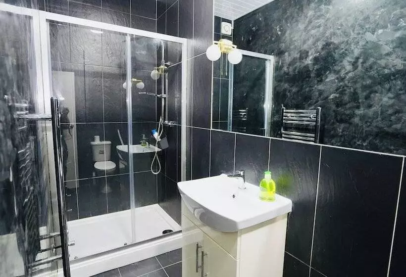 ホテル F3 Cranbrook Stunning Apt Free Parking