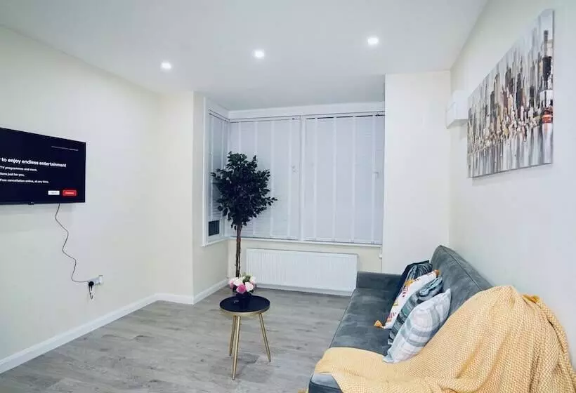 ホテル F3 Cranbrook Stunning Apt Free Parking