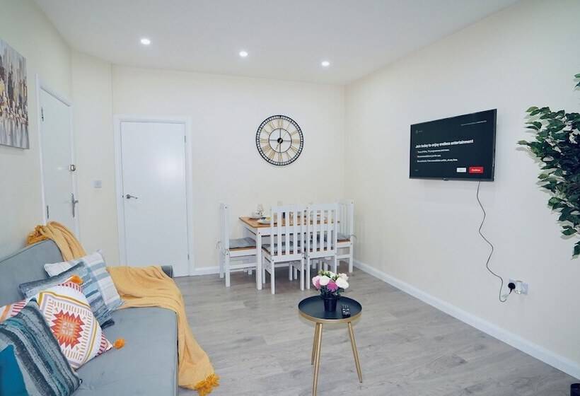 ホテル F3 Cranbrook Stunning Apt Free Parking