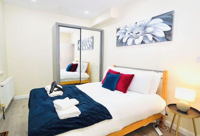 ホテル F3 Cranbrook Stunning Apt Free Parking