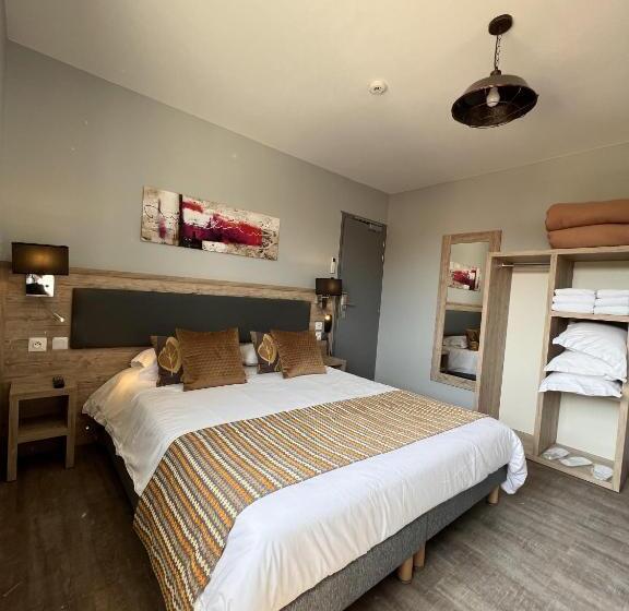 Отель Hôtel La Pinède