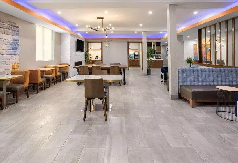 Hotelli La Quinta Inn & Suites By Wyndham Williston Burlington