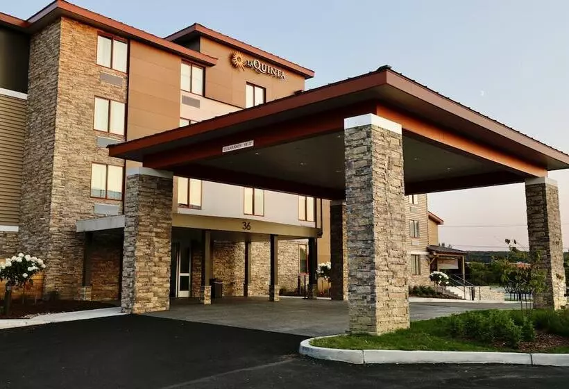 Hotelli La Quinta Inn & Suites By Wyndham Williston Burlington