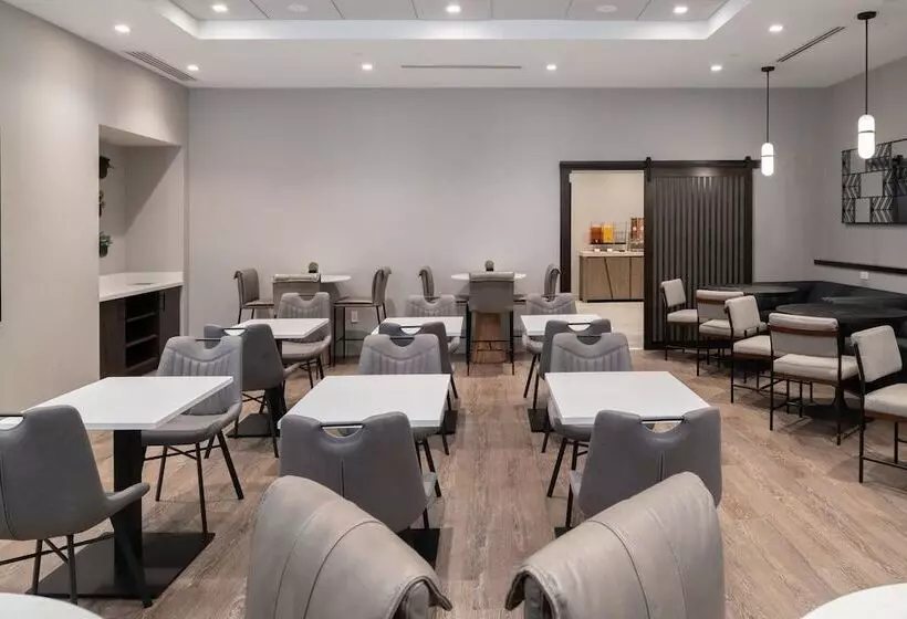 Hotelli Towneplace Suites By Marriott Framingham