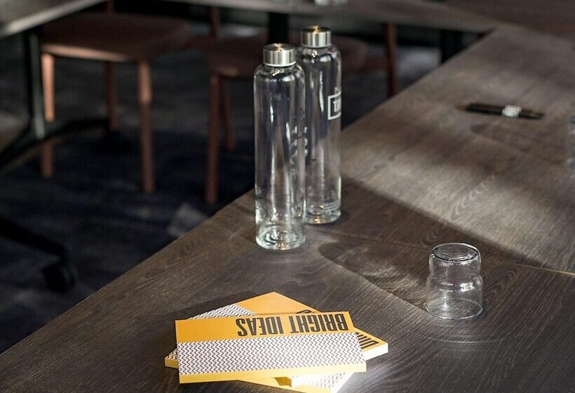 Отель Tribe Lyon Croix Rousse