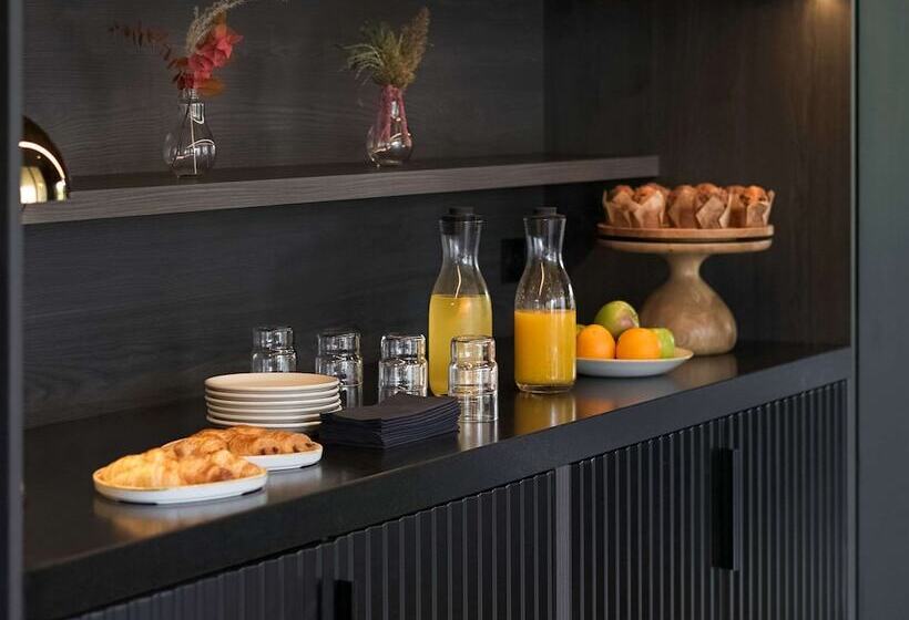 Отель Tribe Lyon Croix Rousse