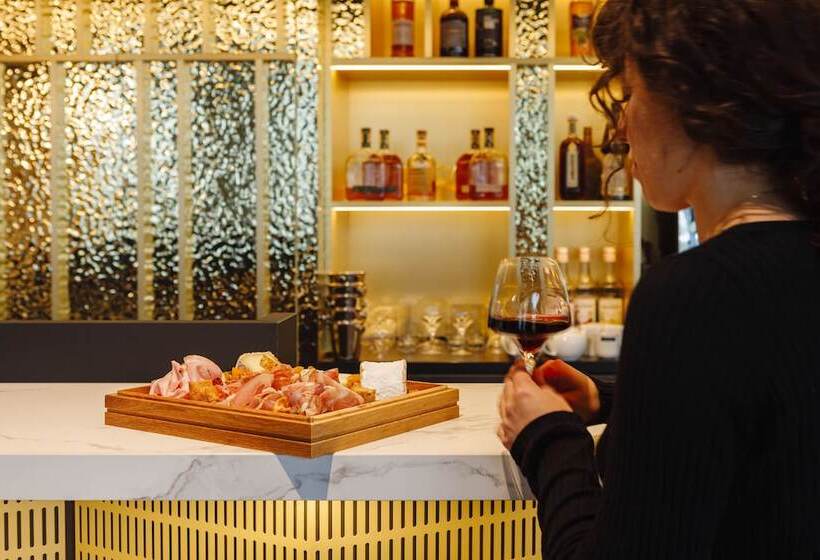 Отель Tribe Lyon Croix Rousse