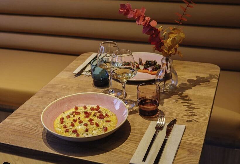 Отель Tribe Lyon Croix Rousse