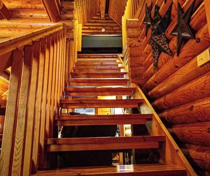 Moose Lodge With Hot Tub