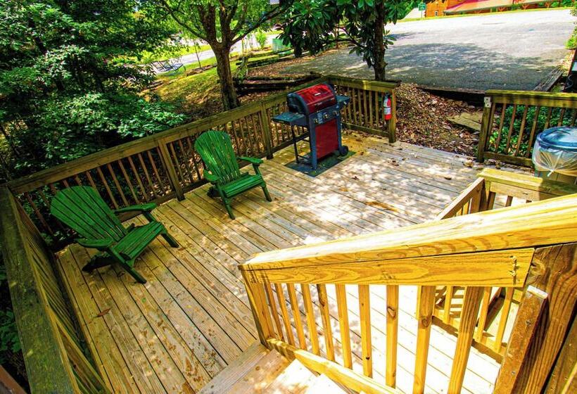 Moose Lodge With Hot Tub