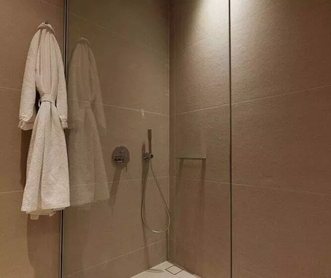 Ostrako Beachside Suites