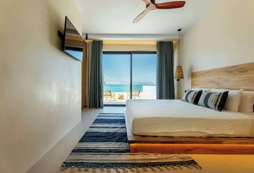Ostrako Beachside Suites