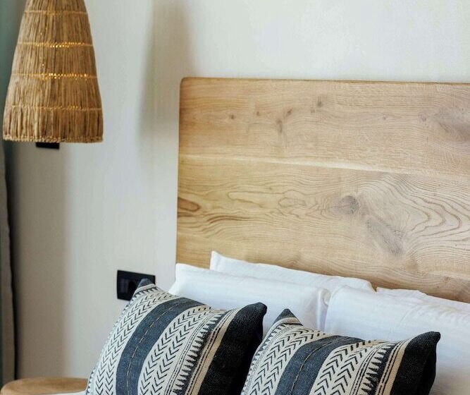 Ostrako Beachside Suites