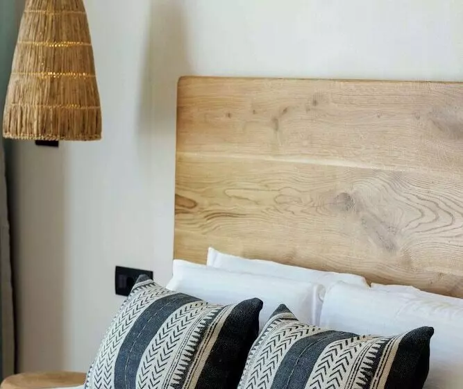 Ostrako Beachside Suites