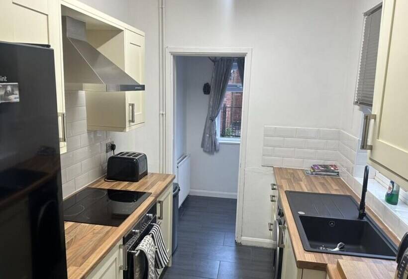 레지던스 A Quiet Semi Rural Property Located In Bolsover