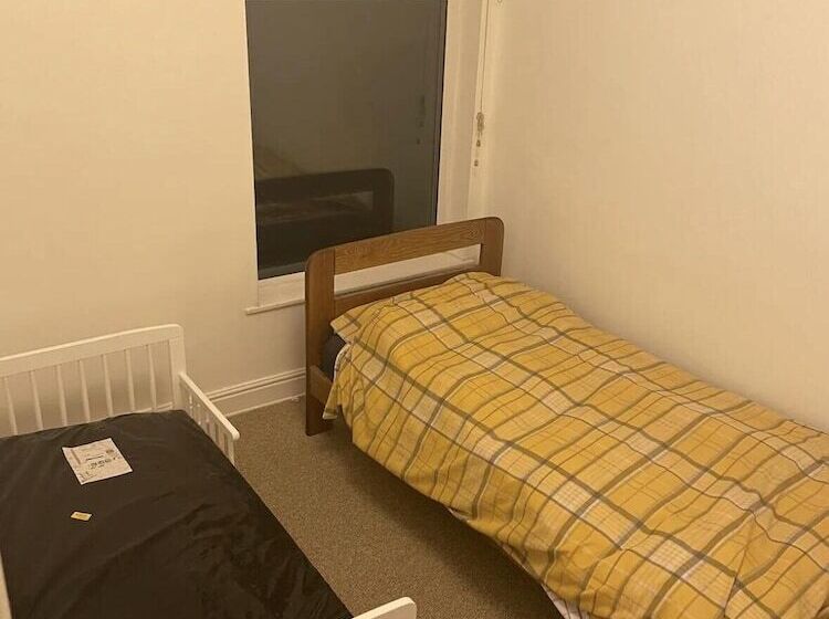 레지던스 A Quiet Semi Rural Property Located In Bolsover