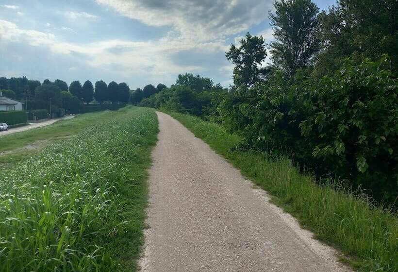 דירת נופש Charming 2 Bed House In Albaro For Every Traveler