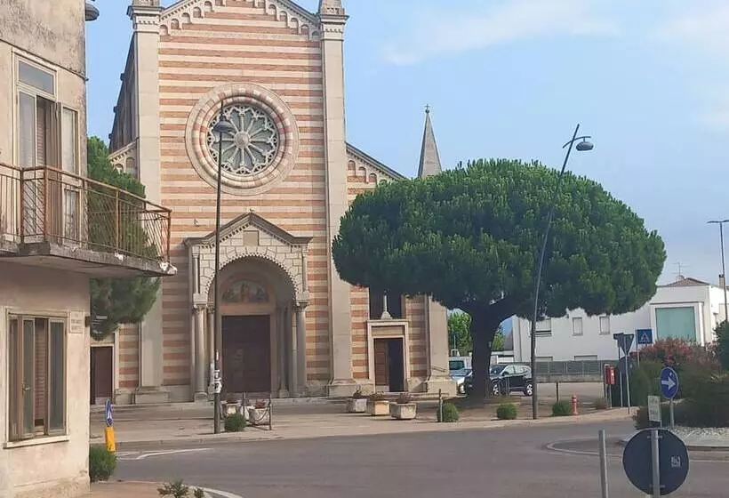 Residenssi Charming 2 Bed House In Albaro For Every Traveler