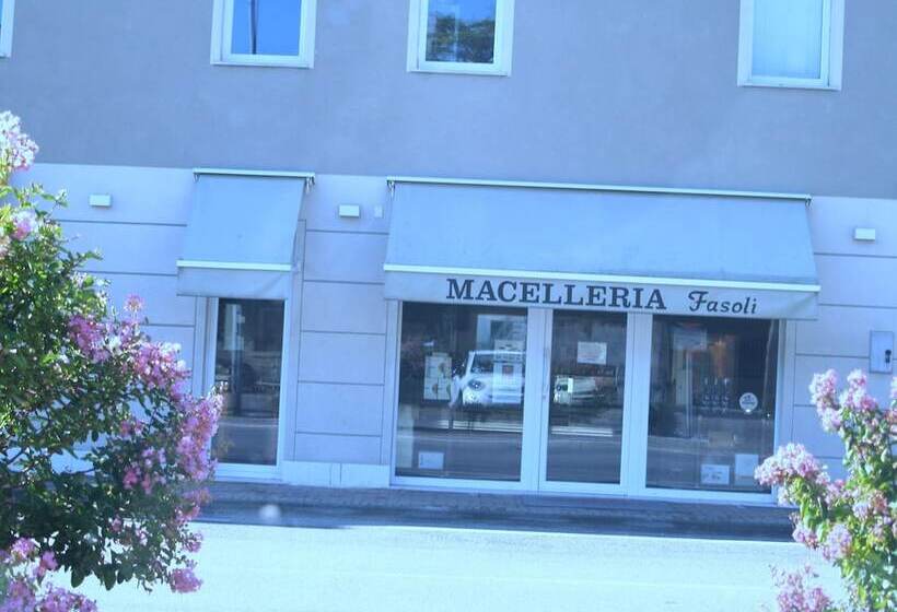 דירת נופש Charming 2 Bed House In Albaro For Every Traveler