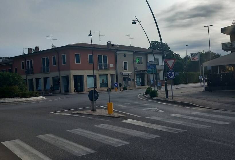 דירת נופש Charming 2 Bed House In Albaro For Every Traveler