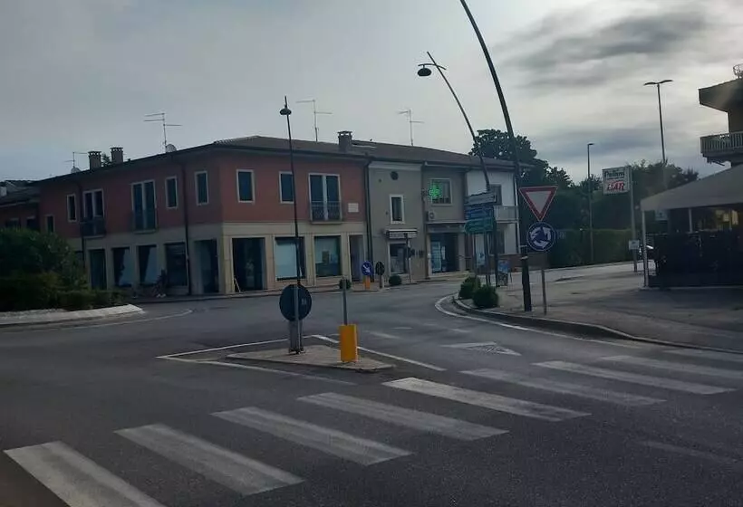 Residenssi Charming 2 Bed House In Albaro For Every Traveler