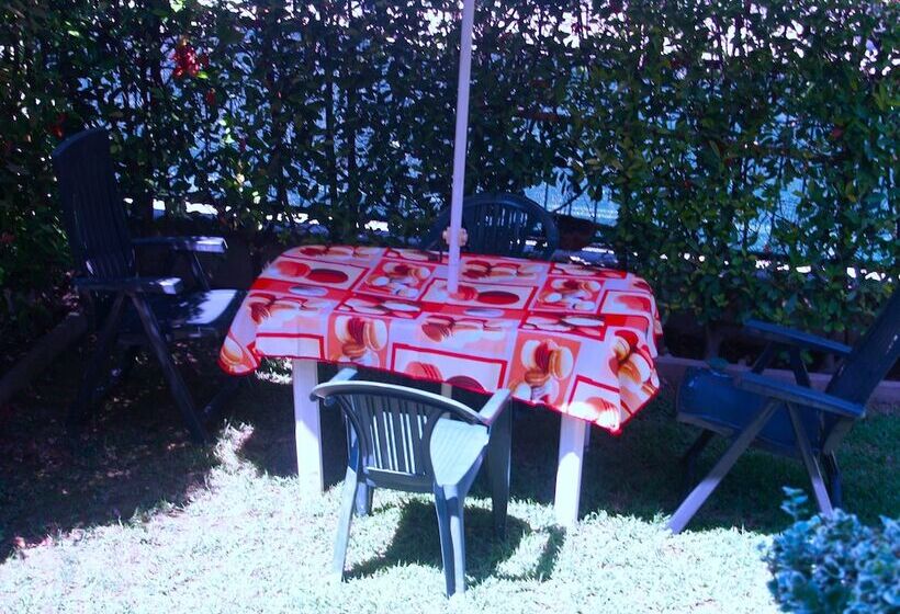 דירת נופש Charming 2 Bed House In Albaro For Every Traveler