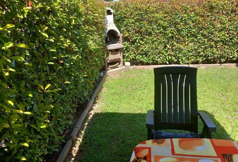 דירת נופש Charming 2 Bed House In Albaro For Every Traveler