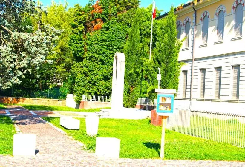 Residenssi Charming 2 Bed House In Albaro For Every Traveler