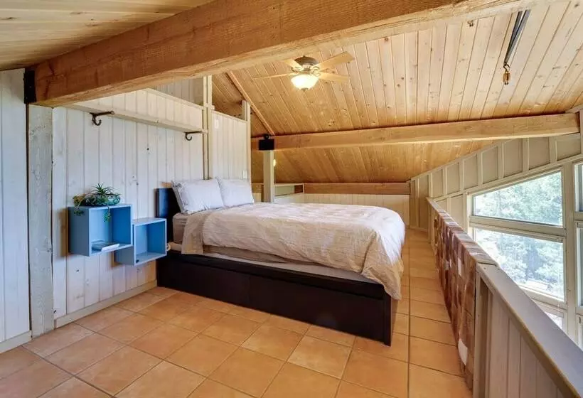 Bayfield Cabin W/ Hot Tub & Striking Mountain View