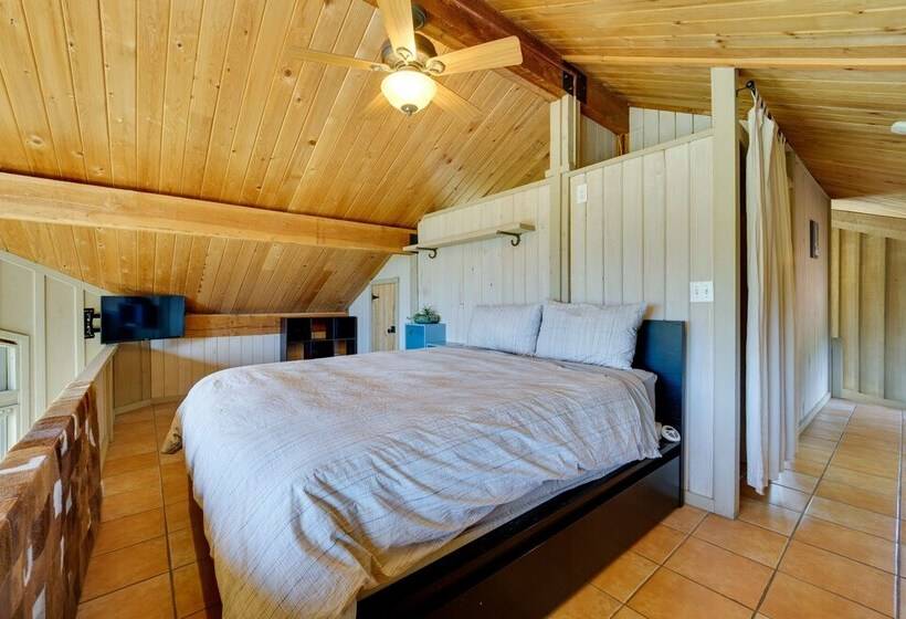 Bayfield Cabin W/ Hot Tub & Striking Mountain View