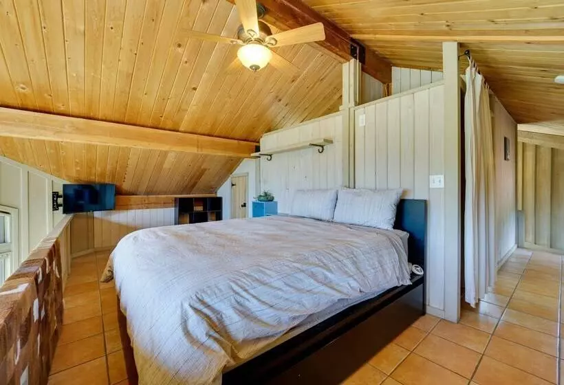 Bayfield Cabin W/ Hot Tub & Striking Mountain View