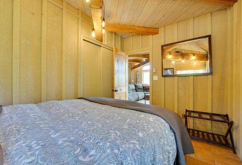 Bayfield Cabin W/ Hot Tub & Striking Mountain View