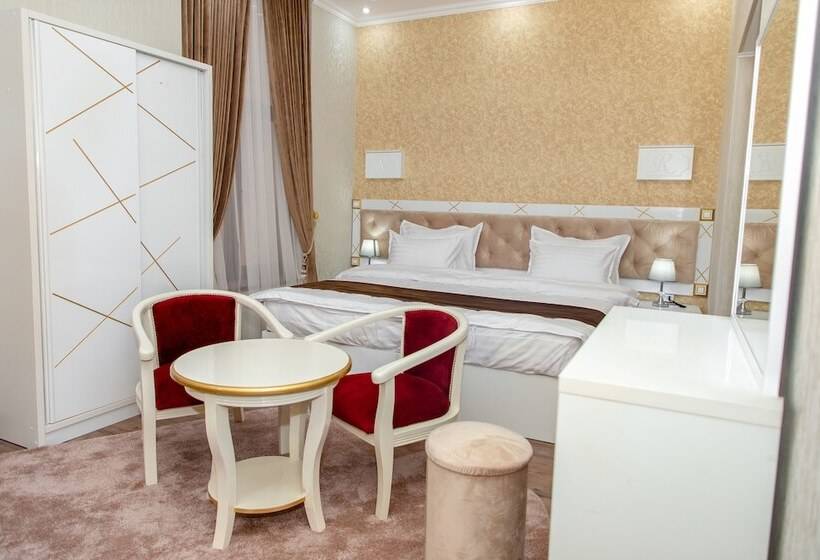 تختخواب و صبحانه The Royal