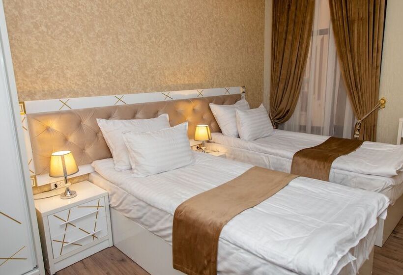 تختخواب و صبحانه The Royal