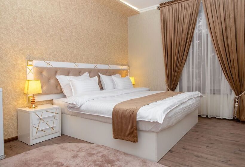 تختخواب و صبحانه The Royal