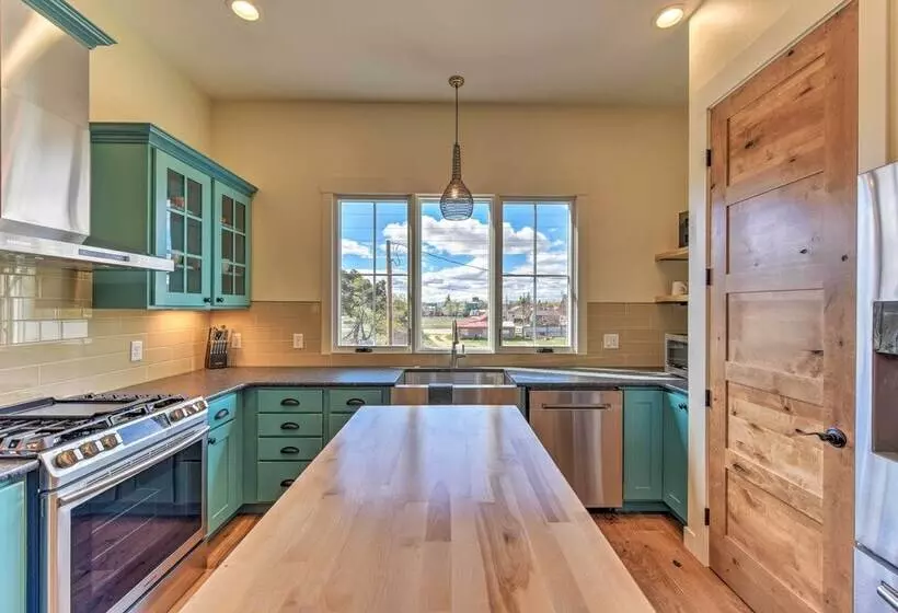 Buena Vista Home W/mtn Views, Walk To Main St