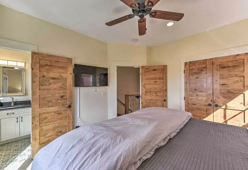 Buena Vista Home W/mtn Views, Walk To Main St